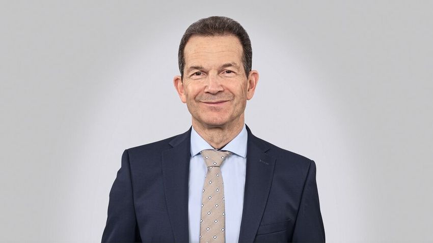 Bernd Hermeler ist CEO der Cemecon AG. Er studierte Maschinenbau an der RWTH Aachen – jener Universität, aus der das Unternehmen vor 40 Jahren als Spin-off hervorging. Hermeler verantwortet heute die globale Ausrichtung des Beschichtungsspezialisten, der mit Niederlassungen in Europa, den USA, China, Japan und Indien als technologischer Weltmarktführer in der Beschichtung von Zerspanwerkzeugen gilt. (Bild: Cemecon AG)