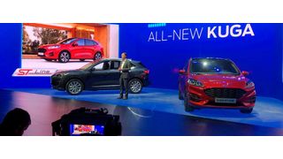 Der neue Kuga ist das erste SUV-Modell von Ford, das auf der für den weltweiten Einsatz konzipierten C2-Fahrzeugarchitektur basiert, auf der auch der aktuelle Ford Focus rollt. (Ford)