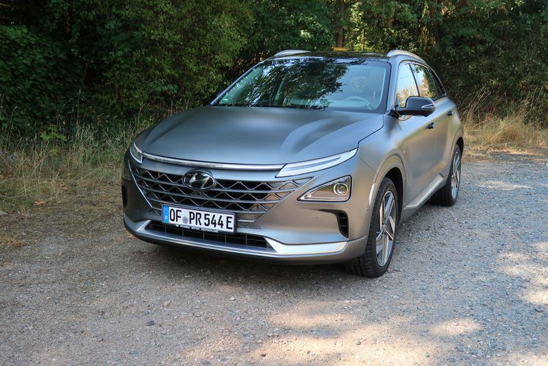 Hyundai hat mit dem Nexo sein zweites Brennstoffzellenfahrzeug auf den Markt gebracht. (Bild: Wehner / kfz-betrieb)