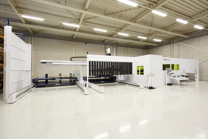 „Die Automatisierung unserer Maschine entlastet auch die Mitarbeiter. Anstatt des beschwerlichen Be- und Entladens können sie während der Produktion anderen Arbeiten nachgehen“, erklärt Sander Mutsaers. (Bild: Trumpf)