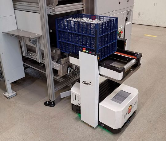 Bei den Fahrzeugen handelt es sich um Sonderanfertigungen des Transportrobotermodells Pro Bot L. Bei den Fahrzeugen handelt es sich um Sonderanfertigungen des Transportrobotermodells Pro Bot L.