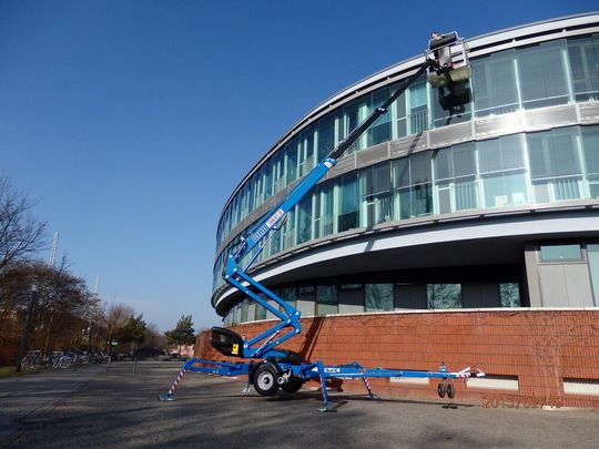 Hier blickt man auf eine Arbeitsbühne, wie sie von Hematec bezogen werden kann. Das deutsche Unternehmen wurde jetzt von der französischen Klubb Group übernommen, die das Portfolio gerne bei sich integriert. Hier erklärt man, was dieser strategische Schritt bedeutet.(Bild:  Hematec)