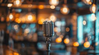 Das Sprechen vor Menschen kann angsteinflößend sein. Das entspannte Vortragen lässt sich jedoch lernen.  (Bild: Generative AI - stock.adobe.com / KI-generiert)