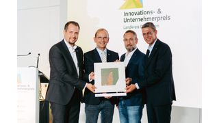 Mink wird vom Landkreis Göppingen ausgezeichnet: Benjamin Zondler (Mink), Gernot Imgart (IHK), Michael Müller (Mink) und Daniel Zimmermann (Mink) (v.l.). (Bild: Daniel Gimmer)