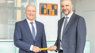 Geschäftsführerwechsel bei B&R (v.l.): Peter Gucher geht in den Ruhestand, auf ihn folgt Luca Galluzzi als neuer CSO. (B&R)