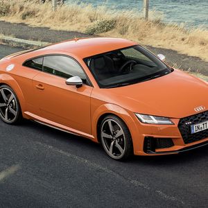 (Audi)