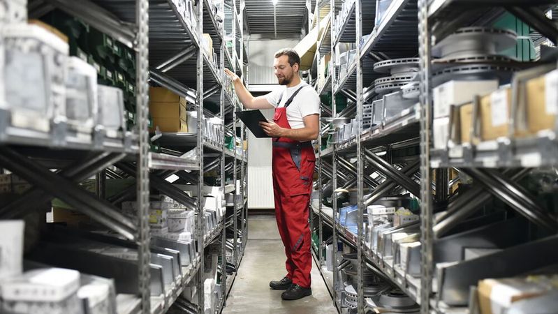 Wenn der Hersteller einen Vorteil aus dem Teilegeschäft des Händlers zieht, kann dies auch Teil des Ausgleichsanspruchs sein.(Bild:  © industrieblick - adobe.stock.com)