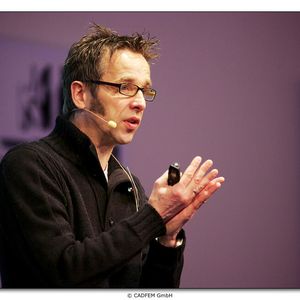 Der Referent Christof Gebhardt hat langjährige Erfahrung als Berechnungsingenieur und hat zahlreiche Unternehmen mit den unterschiedlichsten Anforderungen bei ihrem Einstieg in die FEM-Simulation betreut.