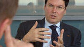 Dr. Nicola Carbonari im Gespräch mit Stephan Maderner, Stellv. Chefredakteur »kfz-betrieb«, in der Münchner Autoscout24-Zentrale. Nicht im Bild: Dr. Nicolas Deskovic. (Archiv: Vogel Business Media)