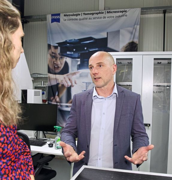 Johann Richard (Sonceboz) et Margaux Pontieu (MSM) en pleine discussion chez Rubis Control. (Source : Roland J Keller)