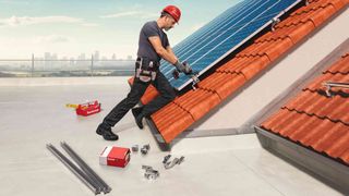 Solarsysteme von fischer sorgen für eine dauerhaft sichere Befestigung von PV-Modulen auf dem Dach. (Bild: fischer)