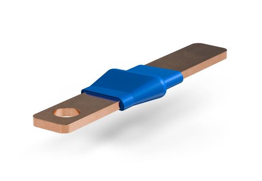 Rechteckige Stromschiene mit chemisch angebundener Elastomerdichtung. Die Metall-Elastomer-Verbindung verhindert Leckagepfade entlang der Grenzfläche.(Bild:  Freudenberg Sealing Technologies)