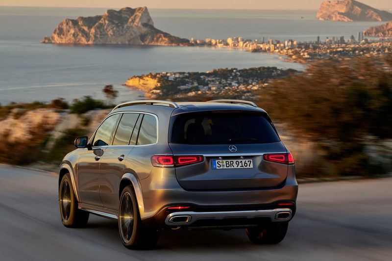 Auf S-Klasse-Niveau sind aber nicht nur die Abmessungen, auch innen soll der GLS der Flaggschiff-Limousine in nichts nachstehen. (Daimler)