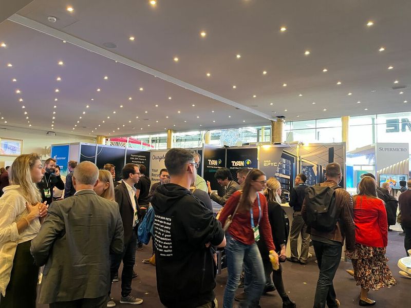 Hektisches Treiben und viele Besucher: das CloudFest 2023. (Bild: IT-BUSINESS)
