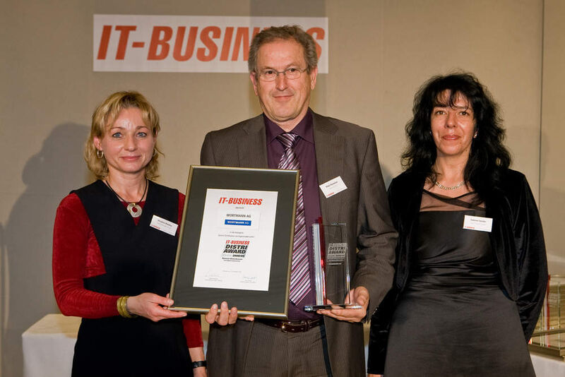 Fritz Häussler von der Wortmann AG bei der Verleihung des Silber-Awards in der Kategorie Spezial-Distribution mit Eigenmarke. (Archiv: Vogel Business Media)