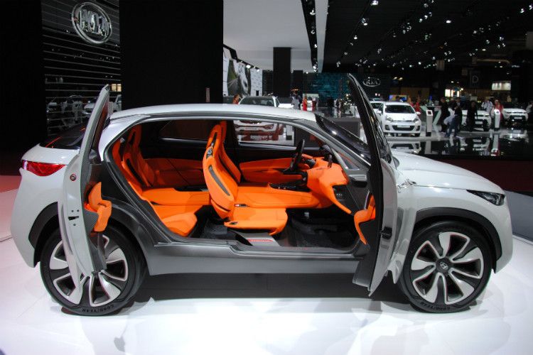Leichtigkeit des Seins: Auch im Innenraum ist die Leichtigkeit des Concept Cars zu spüren. Die Gestaltung ist geprägt von kontrastierenden Farben und Benutzerfreundlichkeit. (Baeuchle)