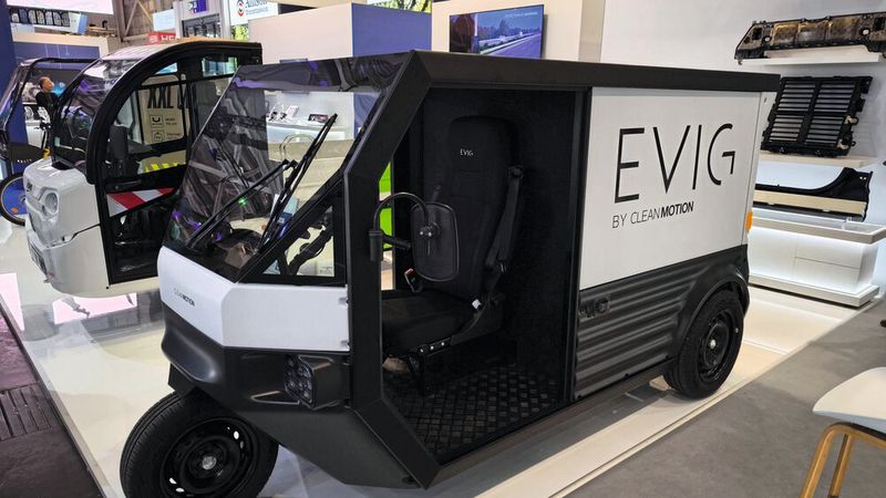 Neben einem E-Lastenrad mit dem besonders starken Cyclee-Antriebssystem zeigt Valeo außerdem Leichtbau-Elektrotransporter wie das schwedische Dreirad Evig. (Bild: SP-X/Mario Hommen)