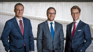 Neben Philipp Kroschke (Mitte) zählen künftig auch Felix Kroschke (re.) und Mirko Dobberstein (li.) zur Kroschke-Geschäftsführung. (Kroschke)