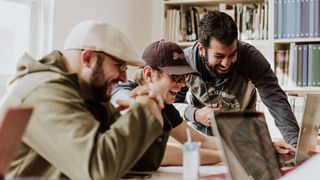 Ein Software Development Center of Excellence reichert Wissen um einen bestimmten Themenkomplex i nForm vo nExperten und Lernressourcen an. (Bild: Priscilla Du Preez)