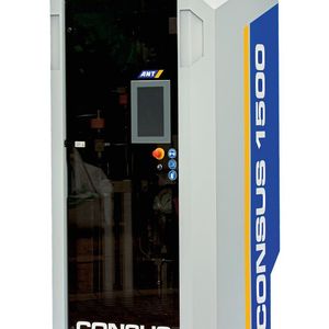 Beim Consus-Schleusenverfahren wird der Hochdruckbehälter mit der vorgemischten Suspension füllstandsüberwacht. Ist der Füllstand auf ein vordeﬁniertes unteres Level abgefallen, wird über ein Ventil aus dem unter dem gleichen Hochdruck stehenden Zwischenbehälter Suspension (Wasser/Abrasivmittel) zugeführt. (Bild:  Consus-ANT)