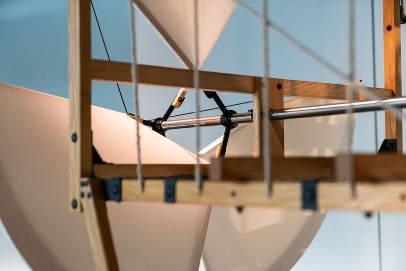 . Detailansicht der vertikalen Luftschraube mit Antriebswelle vom  Daimler Einzylindermotor „Standuhr“. (Fotosignatur der Mercedes-Benz Classic Archive: D577565) (Bild: © Mercedes-Benz AG)