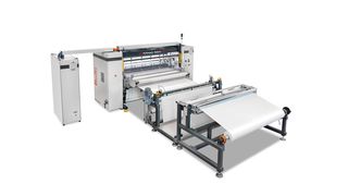 Mit einer Arbeitsbreite von bis zu 2.400 Millimetern und einer variablen Falthöhe zwischen 5 und 160 Millimetern ist die neue Roth-Faltmaschine für Filter für viele Anwendungen ausgelegt.  (Bild: Roth)