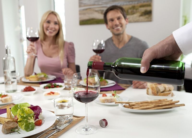 Korkender Wein kann so manche fröhliiche Runde beeinträchtigen. Bei Alu passiert das nicht. (Bild: Marc Thürbach)