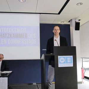 Daniel Rösch, Pressesprecher beim Landesverband, informierte über bereits bestehende Möglichkeiten und Angebote im Rahmen der Digitalisierung.(Bild:  Kfz-Gewerbe Baden-Württemberg)