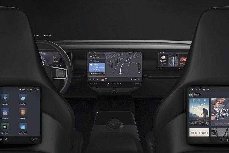 TomTom IndiGO bespielt alle Displays im Fahrzeug, auch auf der Rückbank. (Bild: TomTom)
