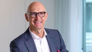 Tim Höttges, CEO Deutsche Telekom, forderte in seiner Keynote bei der Hannover Messe die Unternehmen auf, die Möglichkeiten von Künstlicher Intelligenz zu nutzen, auch um den Standort Deutschland zu stärken. (Bild: Deutsche Telekom)