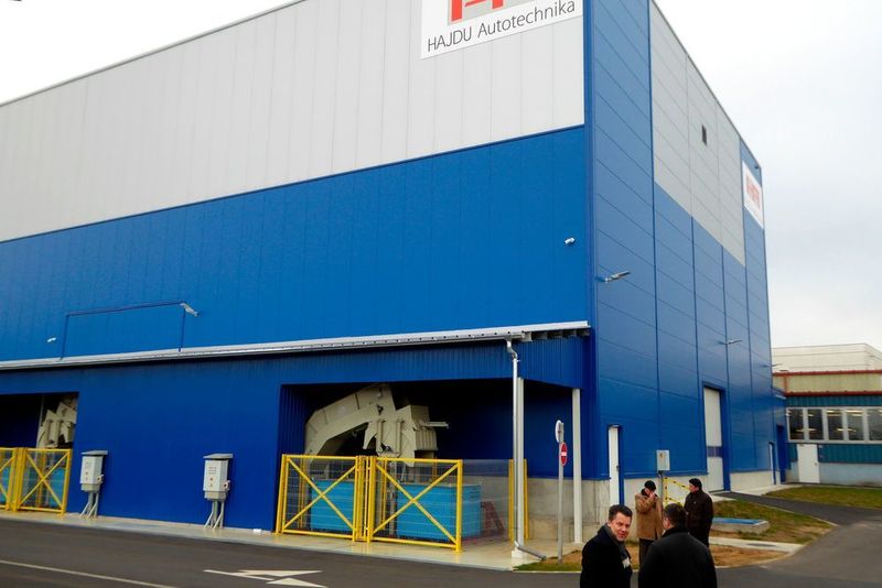 Teilansicht der neuen Fertigungshalle, die im Rahmen der Hajdu-Gesamtinvestitionen von rund 14,5 Mio. Euro entstand.  (Kuhn)