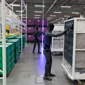 Mit dem Figure 03, einem autonomen, humanoiden Allzweckroboter von Figure AI, will BMW den Einsatz von Physical AI in seinem Werk in Spartanburg vorantreiben.(Bild:  BMW Group)