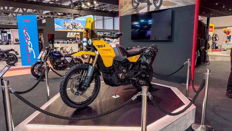 Mit der Thunderbolt bietet die Marke BSA erstmals in ihrer langen Geschichte ein Adventure-Bike an. (Bild: EICMA)