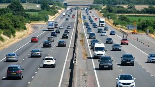 Britischer Motorway M4 bei Bristol (Archivbild). (Bild: picture alliance / empics | Ben Birchall)