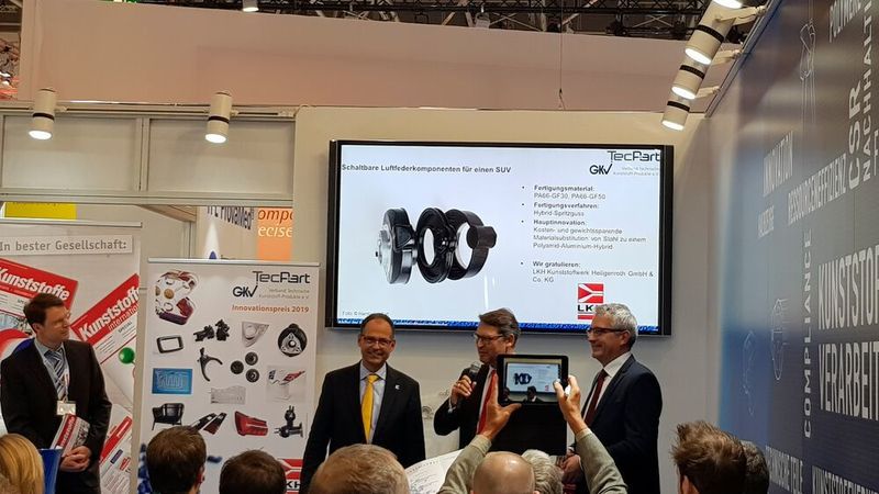 ... LKH bekam den Preis für schaltbare Luftfederkomponenten. Innovativ ist hier die Kosten- und gewichtssparende Materialsubstitution von Stahl zu einem Polyamid-Aluminium-Hybrid. ... (D.Quitter/konstruktionspraxis)