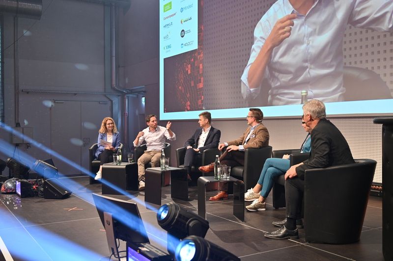 Anlässlich der B2B Marketing Days fragte die marconomy-Redaktion gezielt bei B2B-Marketern, Vertriebs-Profis und Geschäftsführern nach, welche Rolle Hybrid-Selling spielt. (marconomy © Johannes Untch)