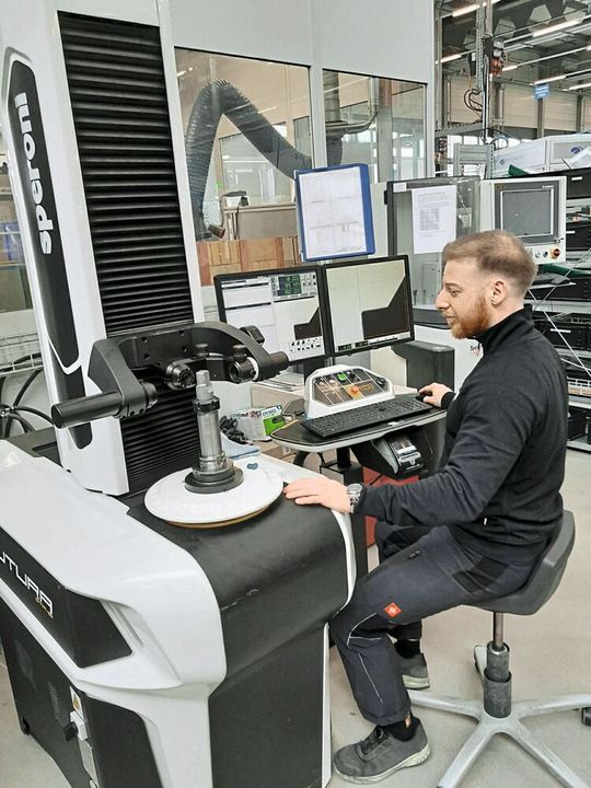 Zum Messen von Komplettwerkzeugen erhalten Fachkräfte Daten aus der gemeinsamen Datenplattform von Coscom. (Bild:  Coscom)