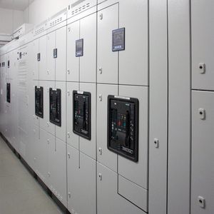 Die 120 TS IT Racks von Rittal im Serverraum 1 sind in einem Kalt-/Warmgang-Konzept aufgestellt. Die Klimatisierung erfolgt über ein redundant aufgebautes Umluft-Klimasystem (UKS).