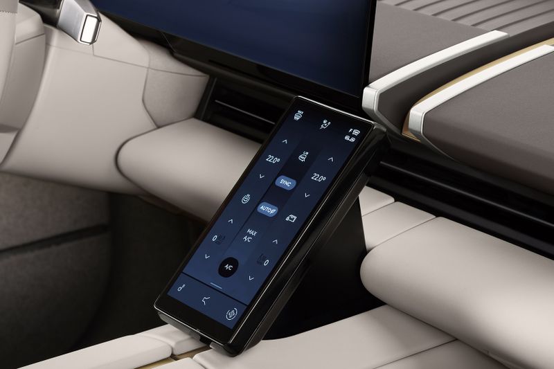 Der zentrale Bildschirm sieht wie ein riesiges Mobiltelefon aus. (Bild: JLR)