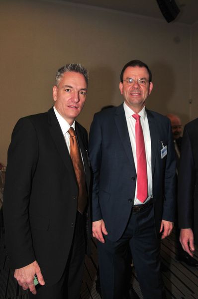 Pressegespräch: Wolfgang Michel (»kfz-betrieb«) und Markus Schrick (Hyundai Motor Deutschland). (Zietz)