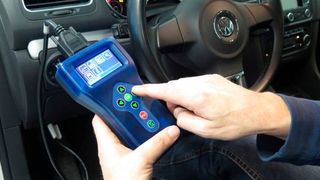 Der „Autocode“ ist ein universelles AHK-Codier-Werkzeug von Westfalia. (Foto: Westfalia)