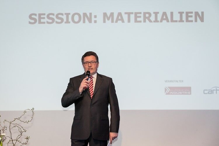 Heinrich Timm, Mitglied des Vorstands des Carbon Composites e. V. (CCeV) und ehemals Leiter des Audi-Leichtbau-Zentrums, fungierte als Chairman der Session Materialien. (Foto: Stefan Bausewein)