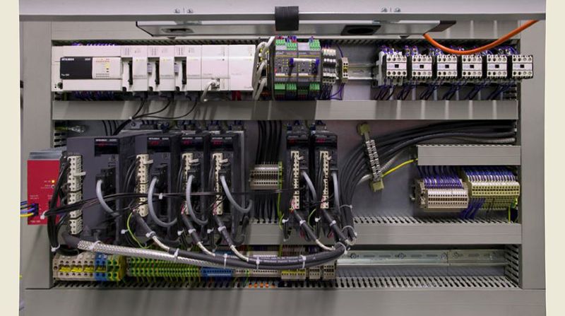 Alles aus einer Hand: Steuerungen, Servoeinheiten, HMI, Robotertechnik bis hin zu Sicherheitseinrichtungen von Mitsubishi Electric.  (Bild: Mitsubishi Electric)