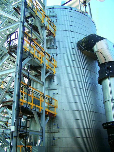 Typische Anwendungen für drahtlose Funkübertragung sind von der Leitwarte weit entfernte Messtellen, z.B. an Tanklagern oder Reaktionsbehältern. (Archiv: Vogel Business Media)