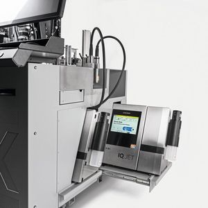 Integrierte Kennzeichnungstechnologie: Die beiden Leibinger Iqjet sind platzsparend und einfach zugänglich über eine praktische Schublade direkt in das Gehäuse der Zeta 620 G2 integriert(Bild:  Komax AG)