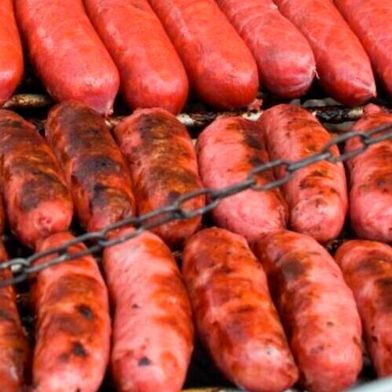 A new Physicians Committee for Responsible Medicine poll found that nearly half of Americans aren’t aware that eating processed meat increases the risk of developing colorectal cancer. (Source: Getty Images)