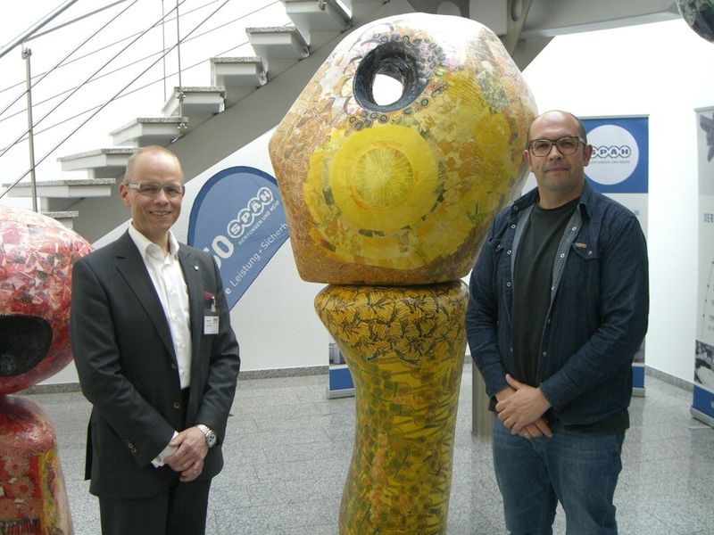 Markus Biechele (r.), Späh, und Uwe J. Keller (l.), Dr. Heinrich Schneider Messtechnik, im Empfangsbereich von Späh. (Bild: Drechsel)