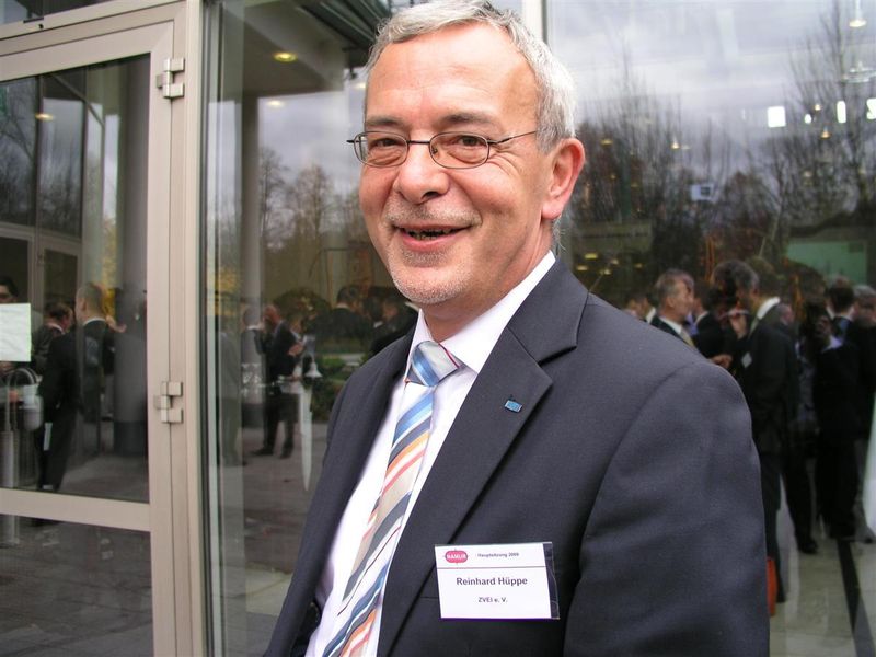 Trotz Geburtstag angereist: Geschäftsführer Automation beim ZVEI,   Dr. Reinhard Hüppe. Er war nicht nur wegen des Ehrenstages gern gesehener Gesprächspartner,... (Archiv: Vogel Business Media)