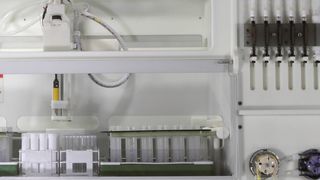 Abb. 1: Das Vulcan 84 – ein Beispiel für einen verbesserten Säureaufschluss im offenen Gefäß durch Automatisierung des Heizblock-Systems. (Bild: Horiba Jobin Yvon)