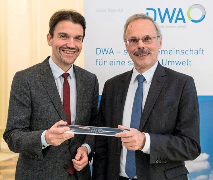 Staffelstabübergabe von Otto Schaaf (re.) an Uli Paetzel, den neuen DWA-Präsidenten. (Aschoffotografie)